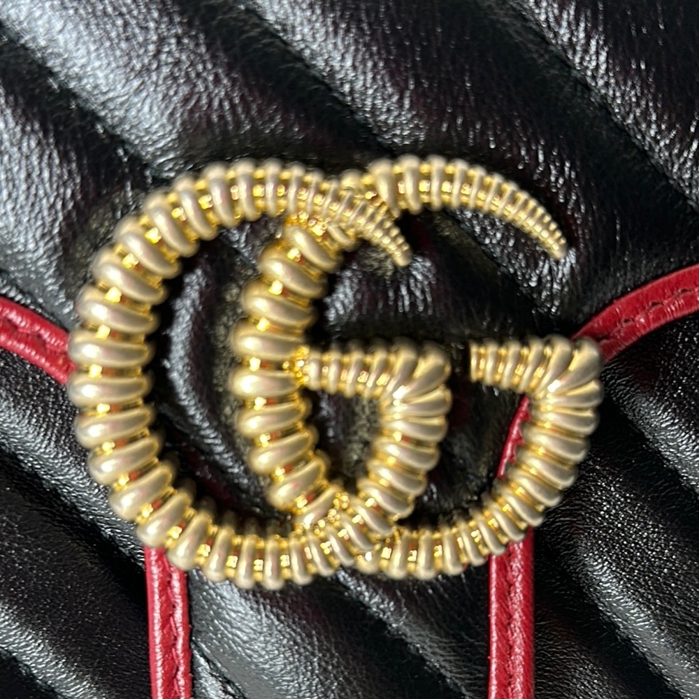 Gucci Black and Red Leather Shoulder Bag with Gold Chain - Picture 4 of 17